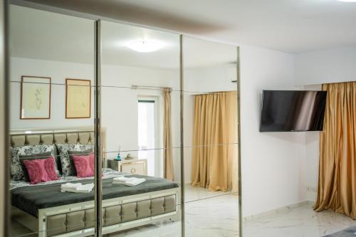 Quiet Marble Apt with Free Parking Spot Old Town — 4-Star Luxury Hotel in Bucharest, Romania