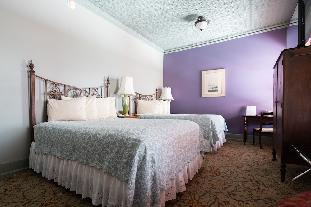 The Black Hawk Hotel - photo 7