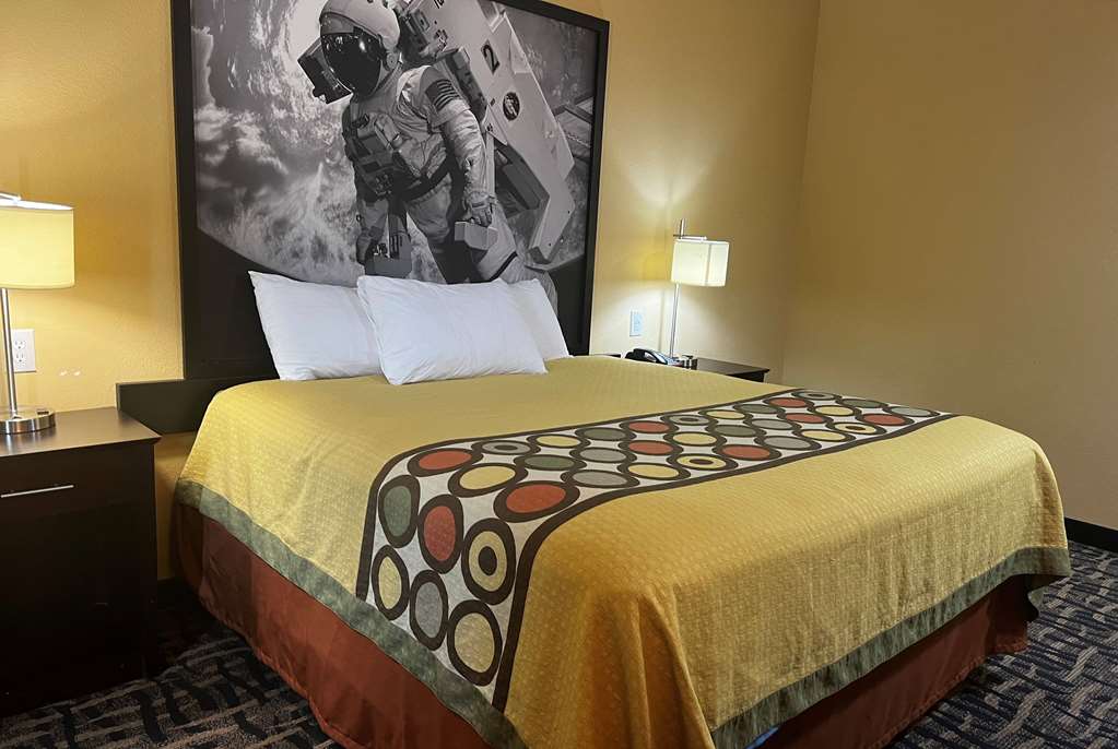 Super 8 by Wyndham Pasadena - photo 17
