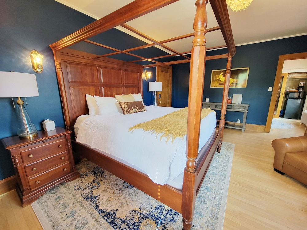 Historic GG Barnum Mansion by Heirloom Boutique Collection - photo 8