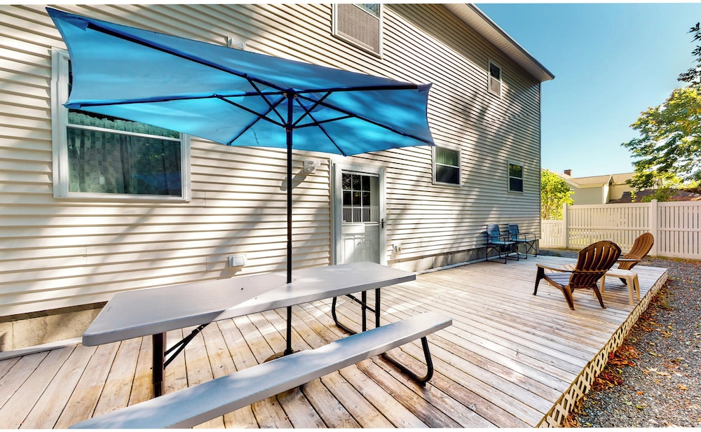 Unbeatable Downtown Location Bar Harbor Apt — 4-Star Luxury Hotel in Bar Harbor, United States