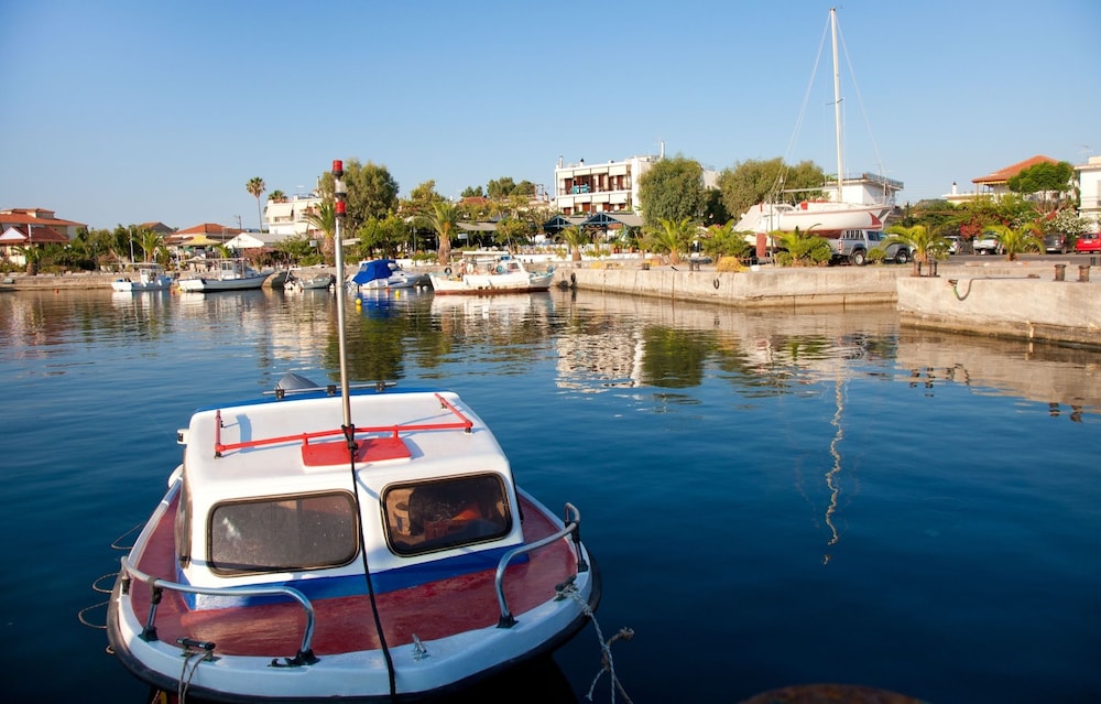 Akroyali Hotel Villas — Messini