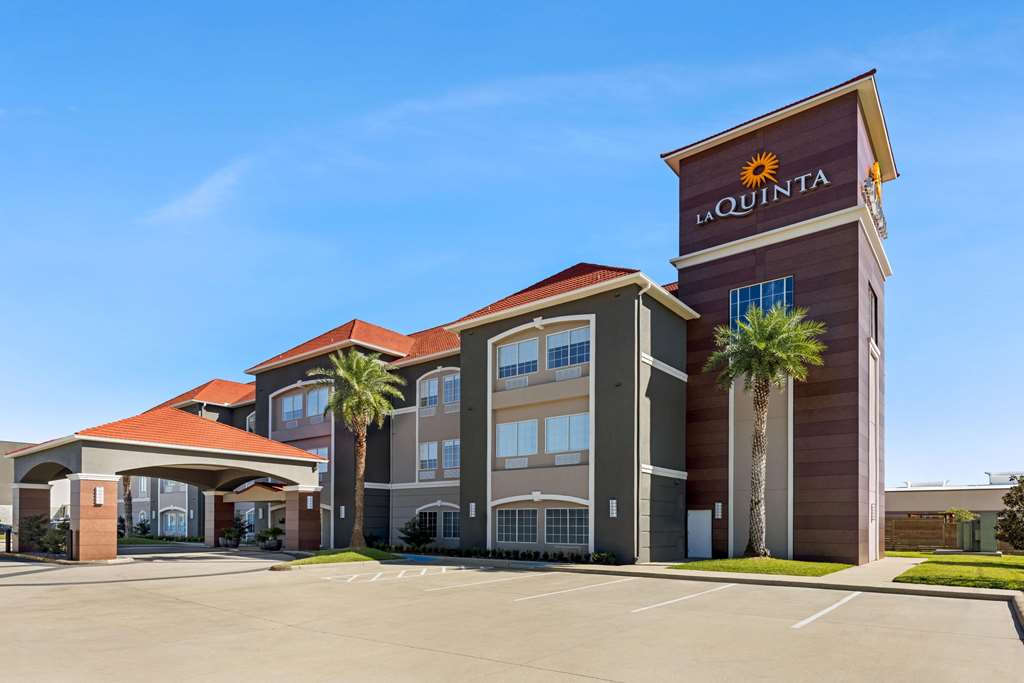 La Quinta Inn & Suites by Wyndham Port Arthur - featured photo