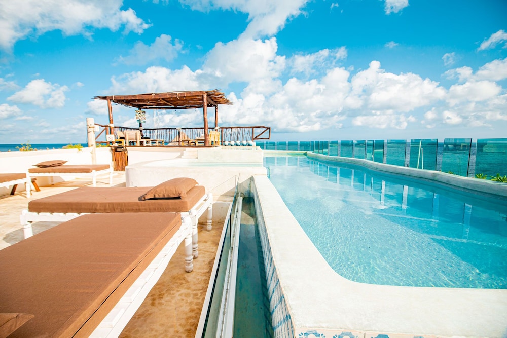 Rooftop pool