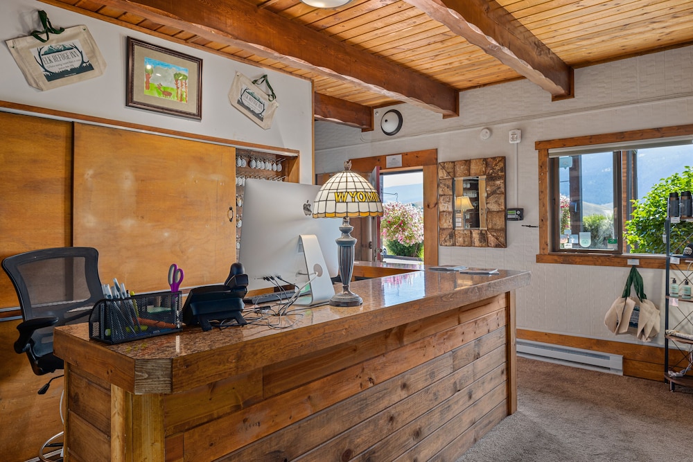 Elk Refuge Inn - photo 6