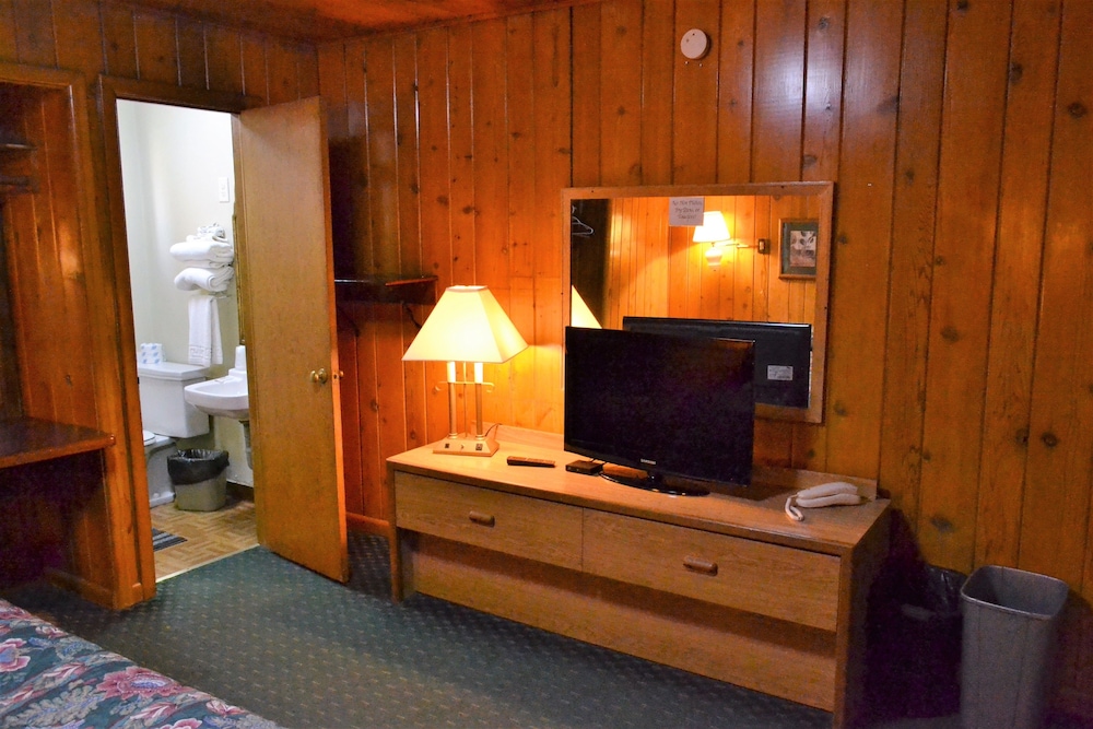 Innkeeper Motel - photo 41