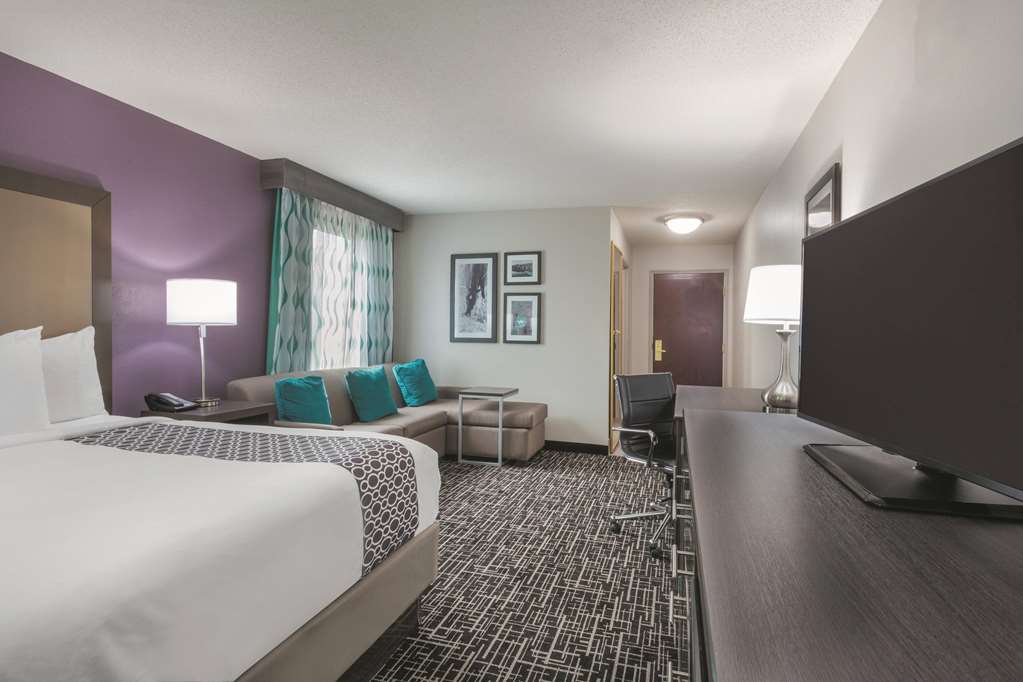 La Quinta Inn & Suites by Wyndham Covington - photo 11