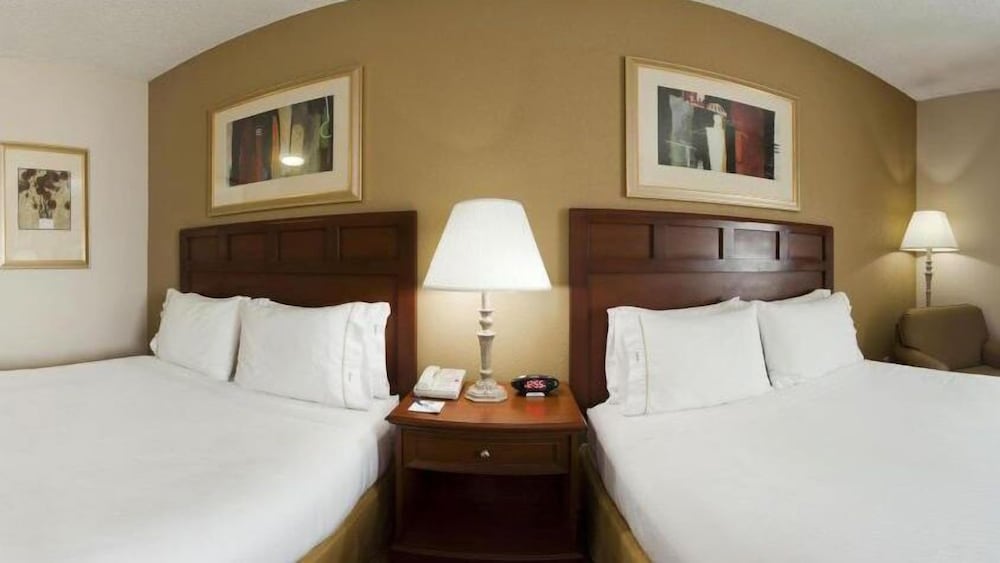 Holiday Inn Express Hotel & Suites by IHG - photo 7