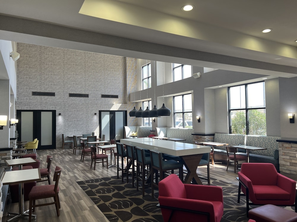Hampton Inn & Suites Barstow - photo 51
