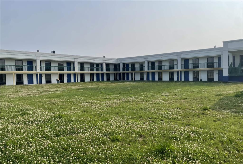 Days Inn & Suites by Wyndham York - photo 2