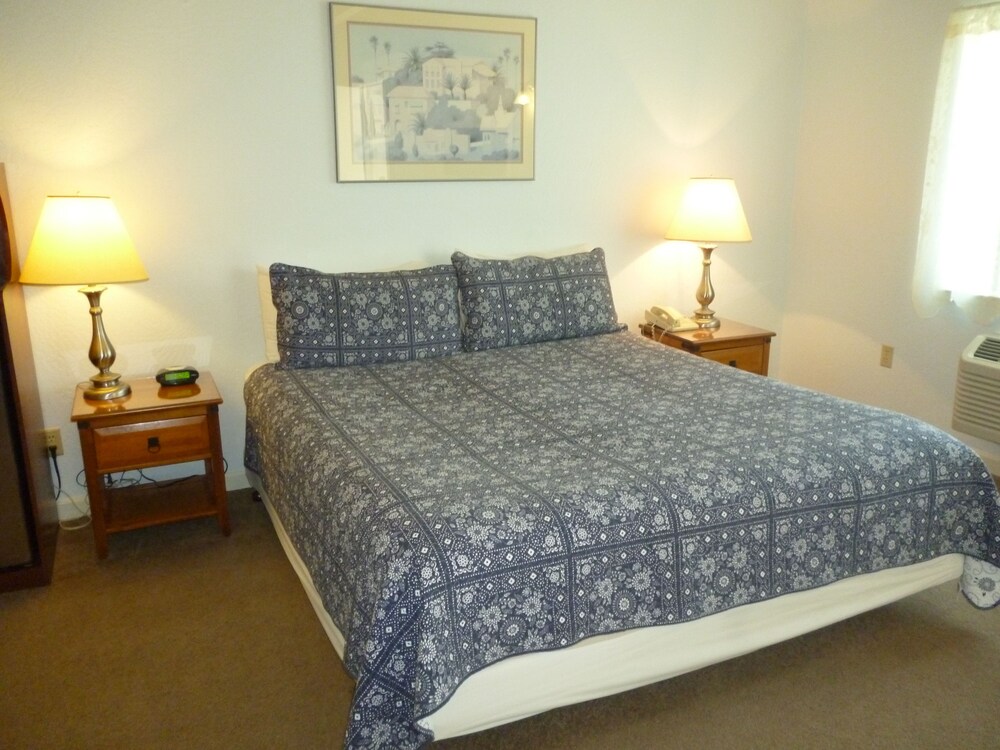 Harbor Inn - photo 8