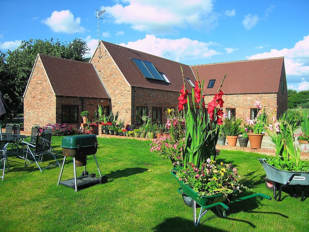 Church Farm Barns — 4-Star Luxury Hotel in Stratford-Upon-Avon, United Kingdom