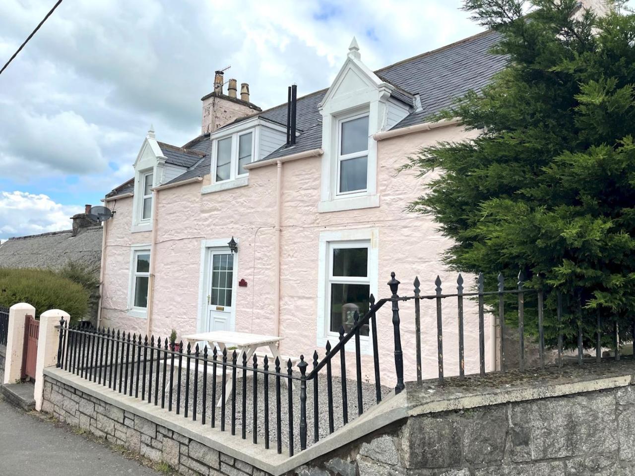 Spacious 3BR Cottage in Beautiful Rural Setting Pass the Keys — 4-Star Luxury Hotel in Castle Douglas, United Kingdom