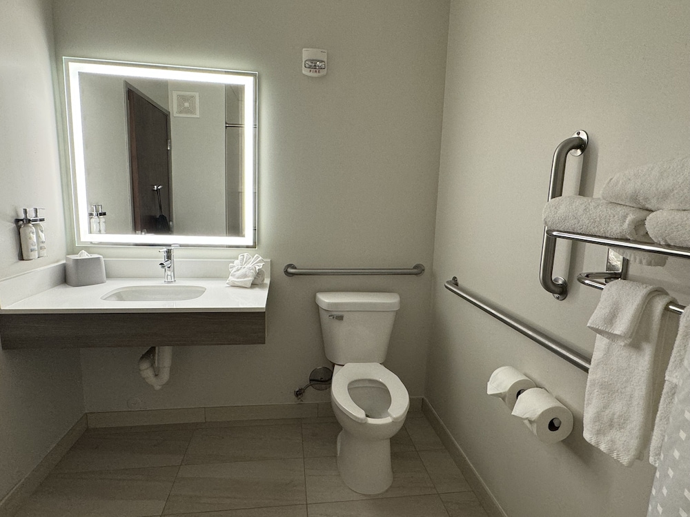 Holiday Inn Express Hotel & Suites St. Paul Woodbury by IHG - photo 57