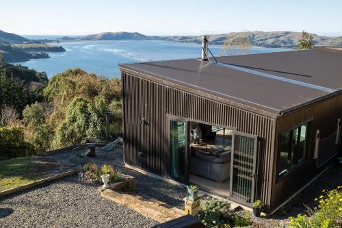 Manu Heights Retreat in Dunedin, New Zealand