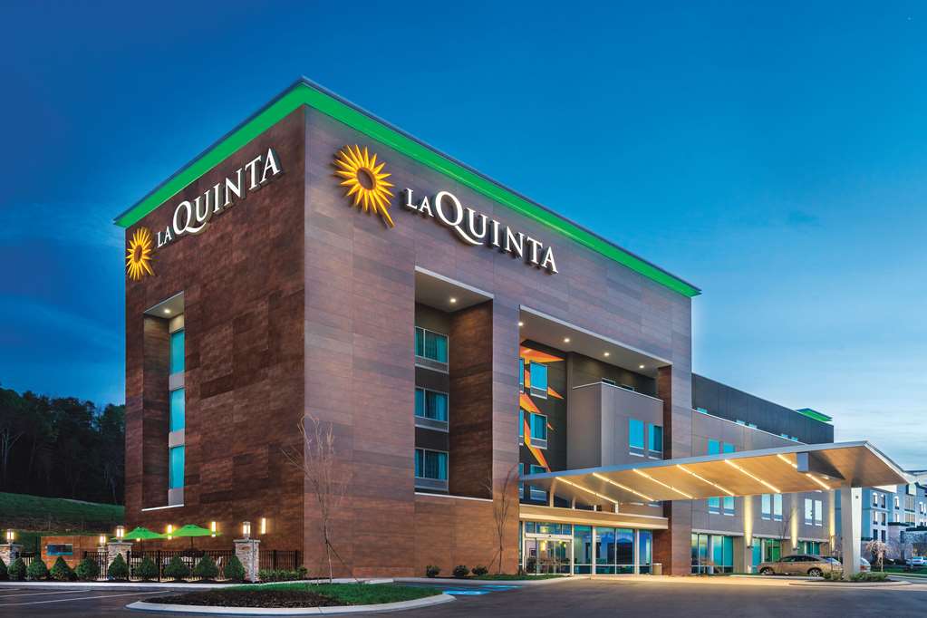 La Quinta Inn & Suites by Wyndham Cleveland TN - photo 2