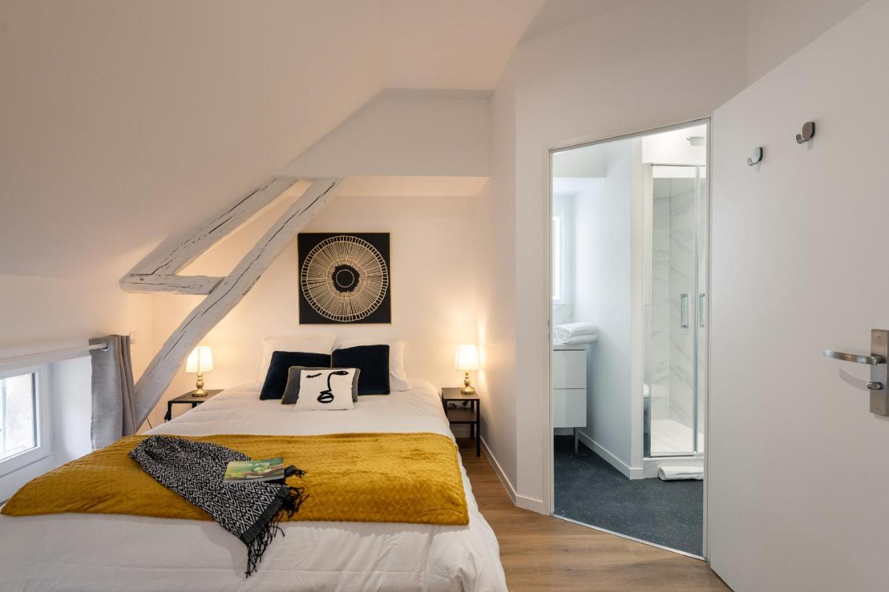 Les Cles de la Porte Saint Nicolas Parking Centre in Beaune, France