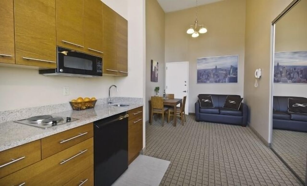 Pointe Plaza Hotel - photo 22