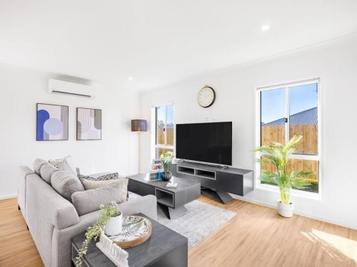 Convenient Brandnew 4 Beds House 5 mins to mall — 4-Star Luxury Hotel in Springfield Lakes, Australia