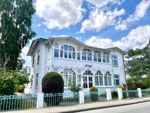Haus Frithjof — 4-Star Luxury Hotel in Ostseebad Binz, Germany