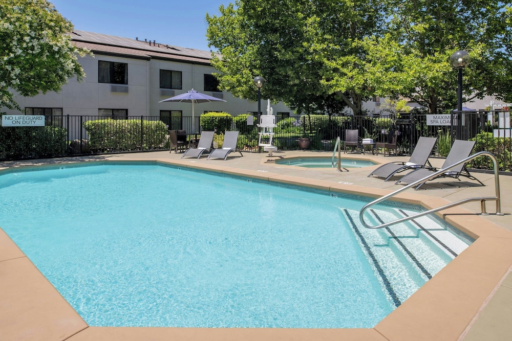 Courtyard by Marriott Vacaville - photo 22