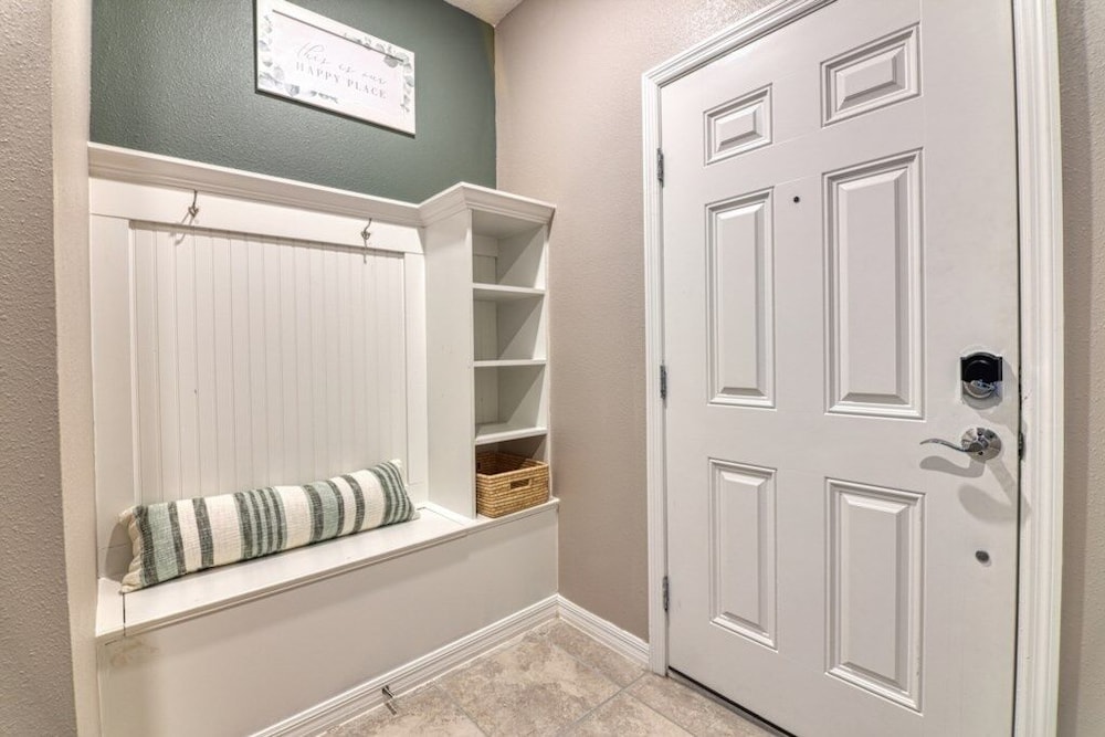 Daniel's Townhome Getaway At Windsor Island Resort 5 Bedroom Townhouse by Redawning Davenport - photo 3