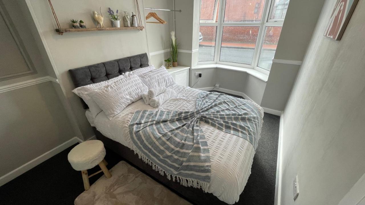 Contractor Accommodation Birmingham Large 6BR Free Parking — 4-Star Luxury Hotel in Birmingham, United Kingdom