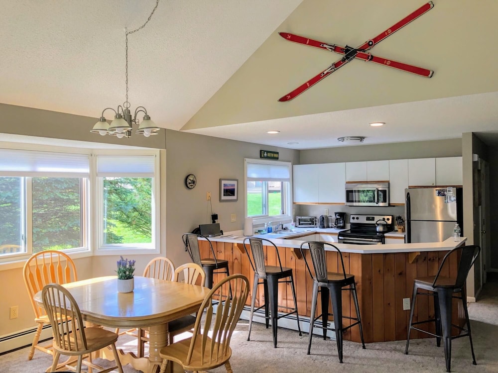 F3 Fairway Village Condo with great mountain views 8 minute walk from Omni Mount Washington Hotel - photo 12