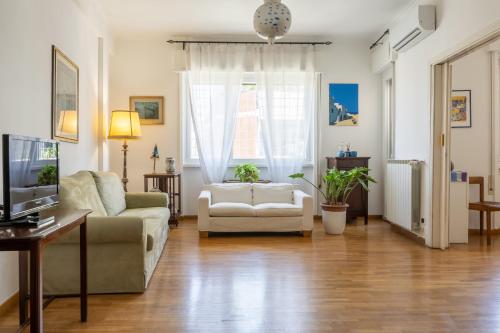 Sempione Metro B Vintage Apartment AC WiFi — 4-Star Luxury Hotel in Rome, Italy