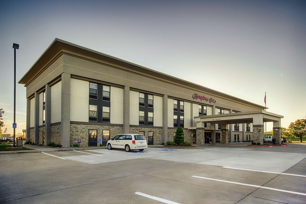 Hampton Inn Salina - photo 35