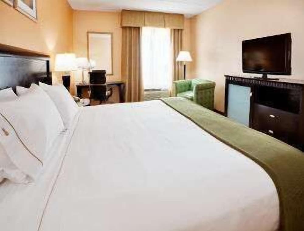 Baymont by Wyndham East Windsor Bradley Airport - photo 14