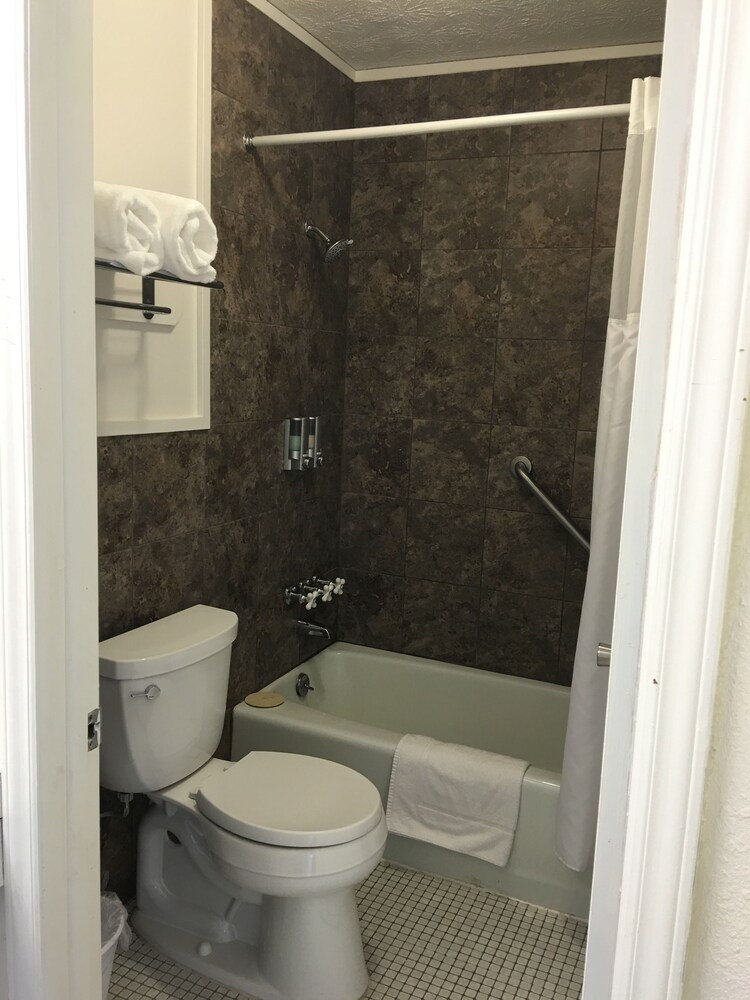 The Cardinal Inn - photo 19