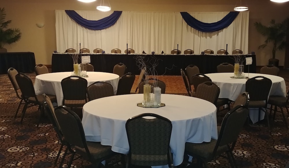 Holiday Inn Purdue Fort Wayne by IHG - photo 23