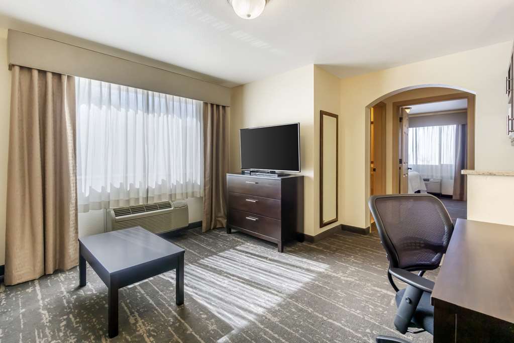 Best Western Plus Edmonds Harbor Inn - photo 13