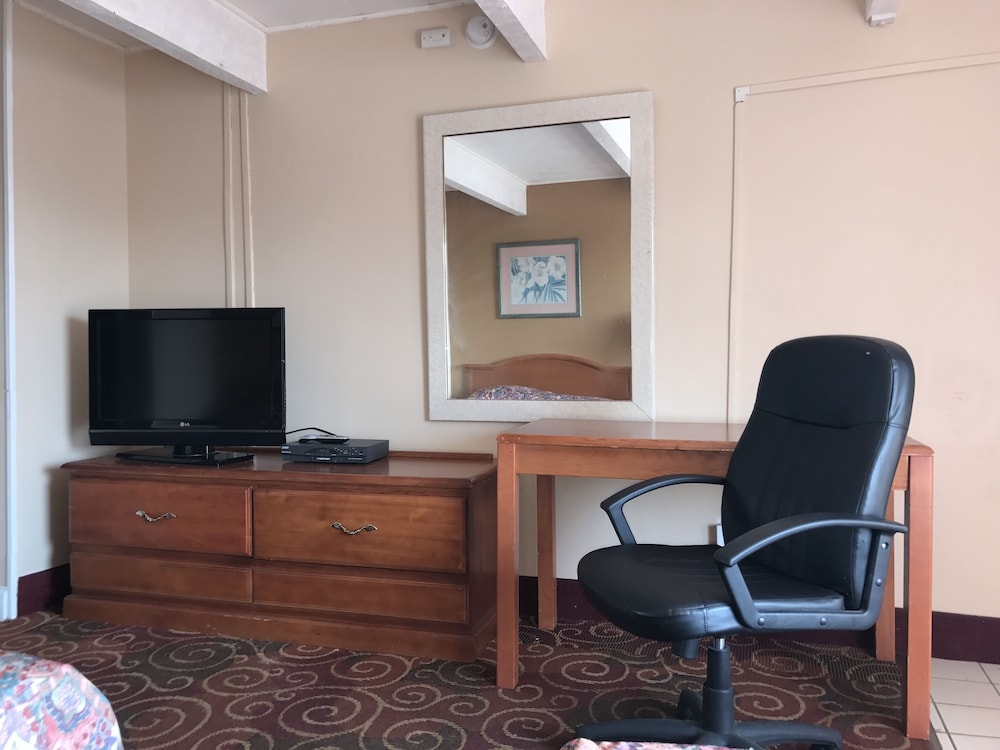 La Fontana Motel - photo 9