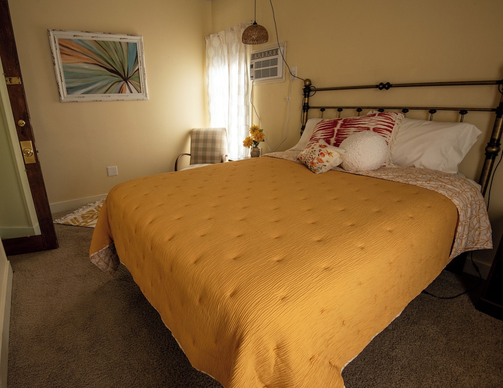 The Boho Buffalo Inn - photo 11