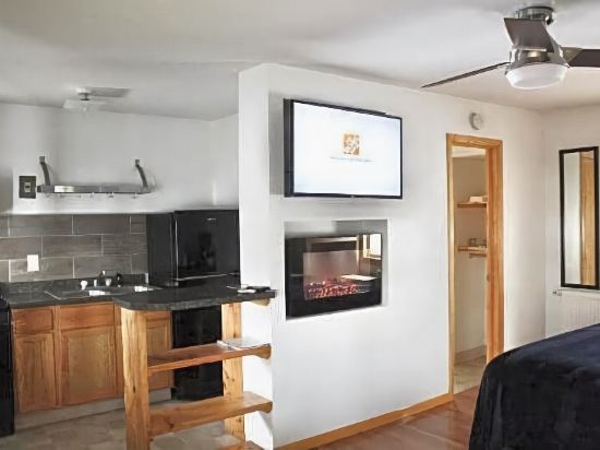 Lakes Inn - photo 11