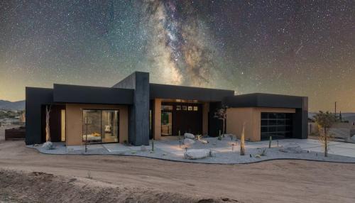 The Monarch by Fieldtrip New Luxury Estate with Pool Spa Resort Amenities — 4-Star Luxury Hotel in Yucca Valley, United States