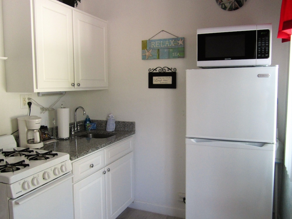 Tropical Winds Motel & Cottages - photo 32