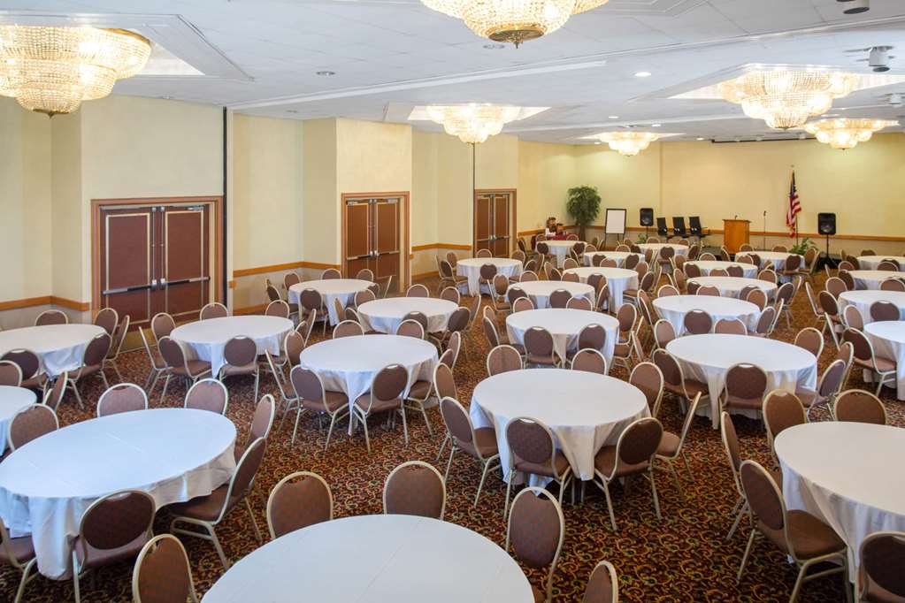 Days Inn & Suites by Wyndham Tallahassee Conf Center I 10 - photo 28