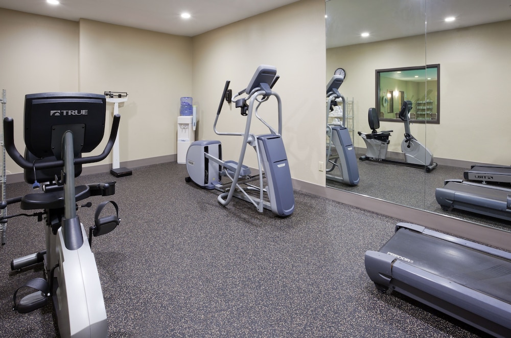 Holiday Inn Express Hotel & Suites St. Paul Woodbury by IHG - photo 63