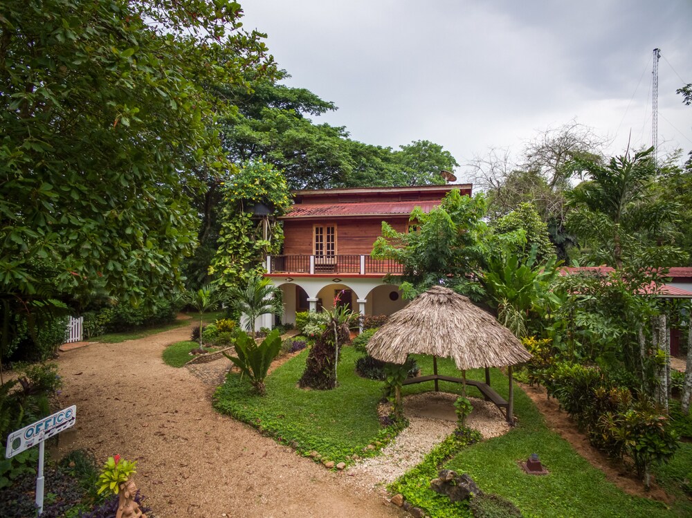 Sweet Songs Jungle Lodge a Muy Ono Resort — 4-Star Luxury Hotel in San Ignacio, Belize