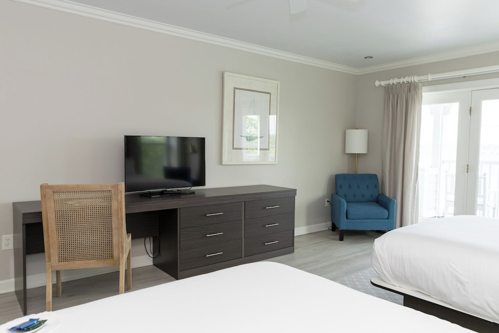 The Geneva Inn - photo 17