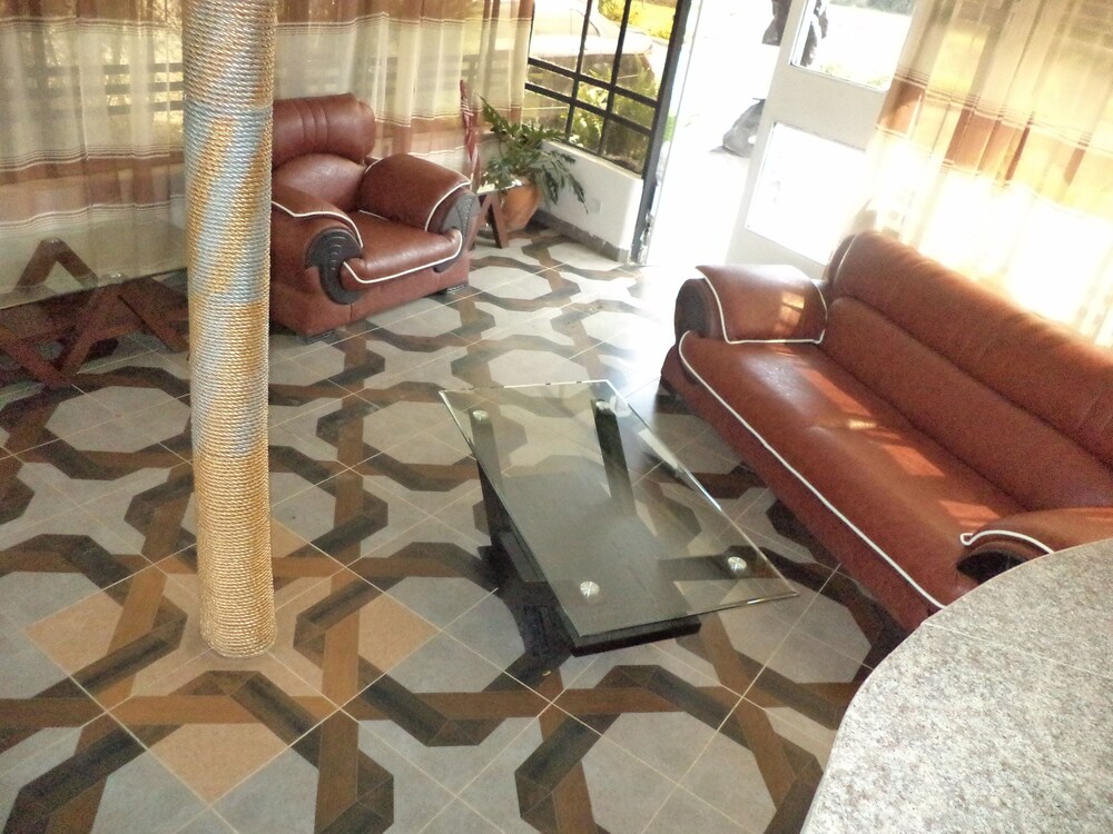 Brooks Lodge — Nakuru — photo 2