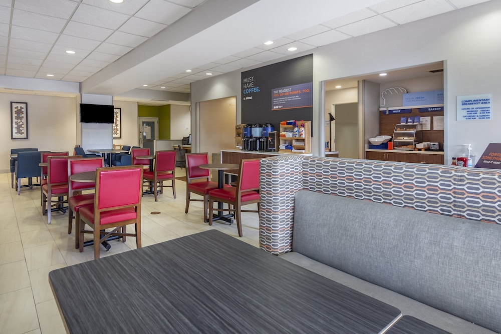 Holiday Inn Express Charlotte West Gastonia by IHG. - photo 40