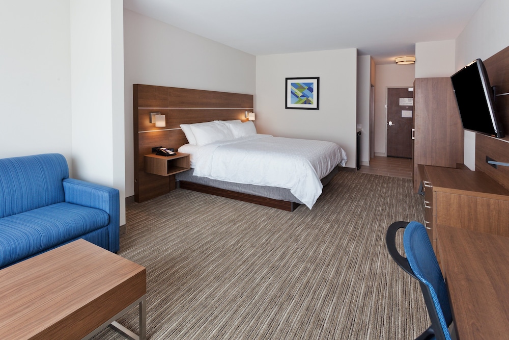Holiday Inn Express & Suites Fayetteville by IHG - photo 6