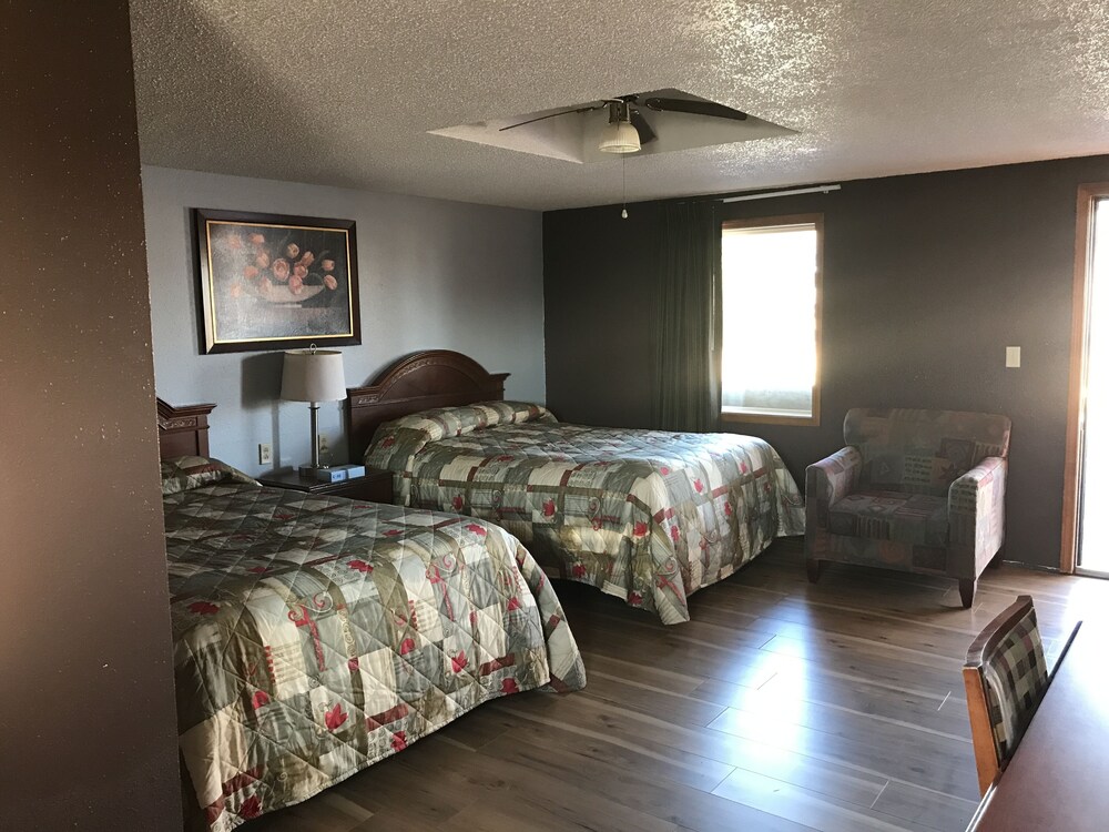 C&H Motel El Dorado Springs - photo 9