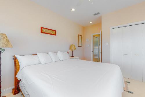 Dolphin View by Meyer Vacation Rentals — 4-Star Luxury Hotel in Gulf Shores, United States