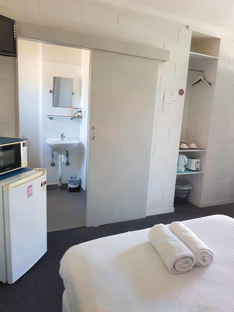Oonoonba Hotel Motel — Oonoonba — photo 4