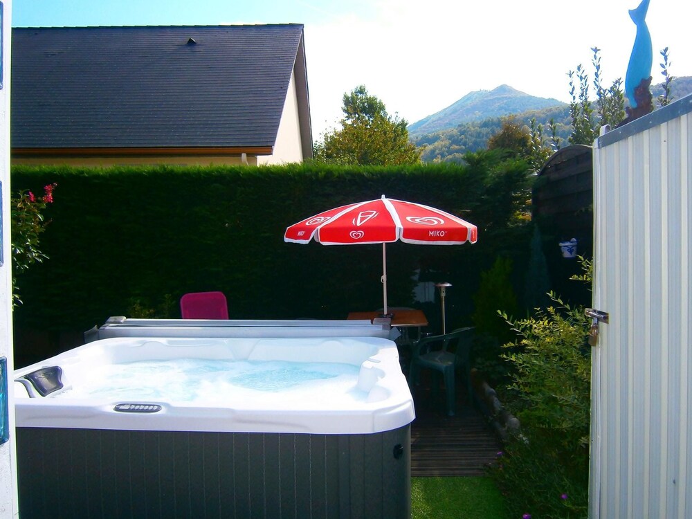 House With in Lourdes With Wonderful Mountain View Enclos — 4-Star Luxury Hotel in Lourdes, France